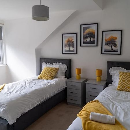 Spacious 15 Guest Home With 9 Beds In Shirley ソリフル エクステリア 写真