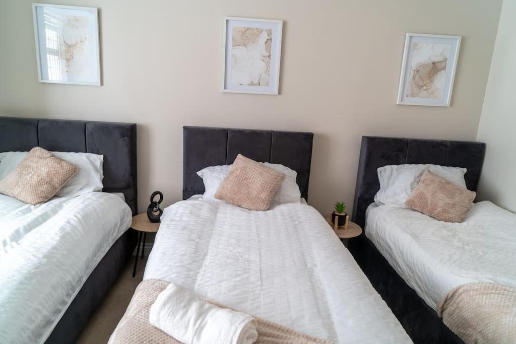 Spacious 15 Guest Home With 9 Beds In Shirley ソリフル エクステリア 写真