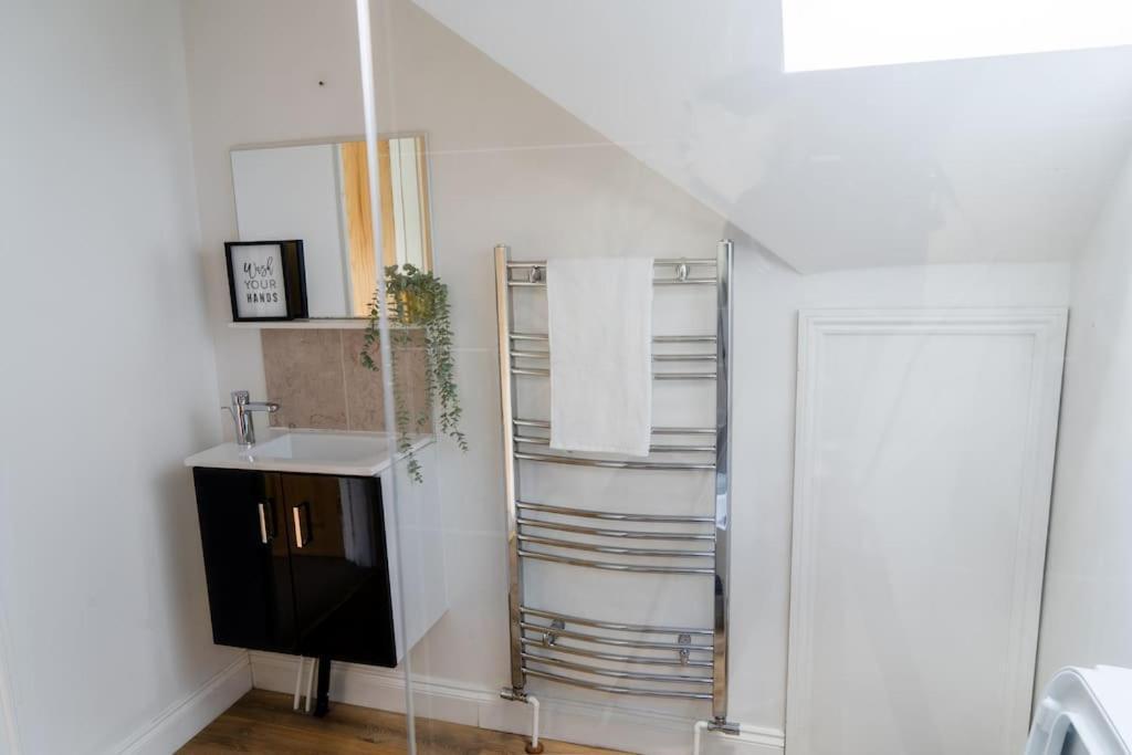 Spacious 15 Guest Home With 9 Beds In Shirley ソリフル エクステリア 写真