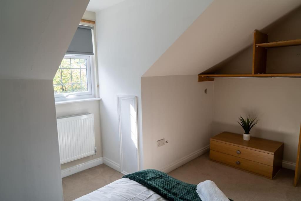 Spacious 15 Guest Home With 9 Beds In Shirley ソリフル エクステリア 写真