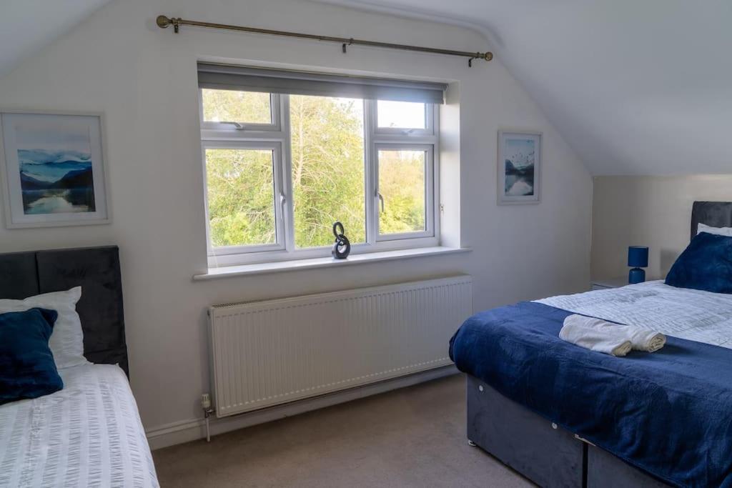 Spacious 15 Guest Home With 9 Beds In Shirley ソリフル エクステリア 写真
