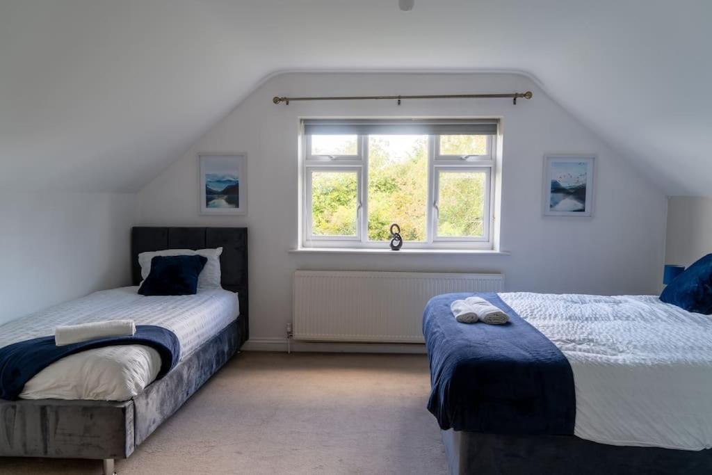 Spacious 15 Guest Home With 9 Beds In Shirley ソリフル エクステリア 写真