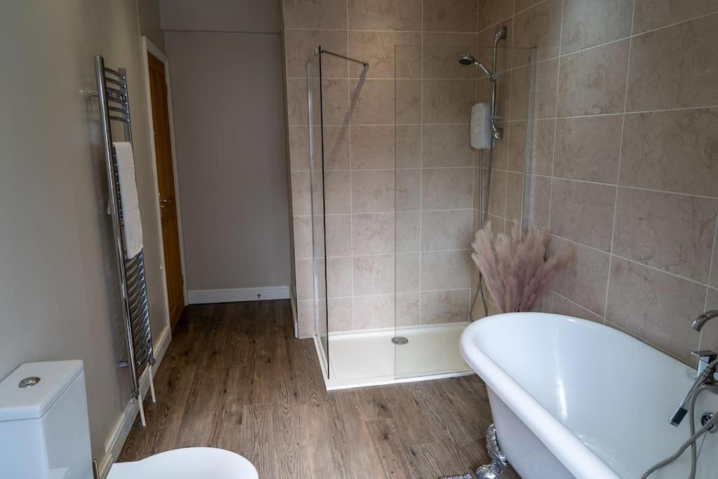 Spacious 15 Guest Home With 9 Beds In Shirley ソリフル エクステリア 写真